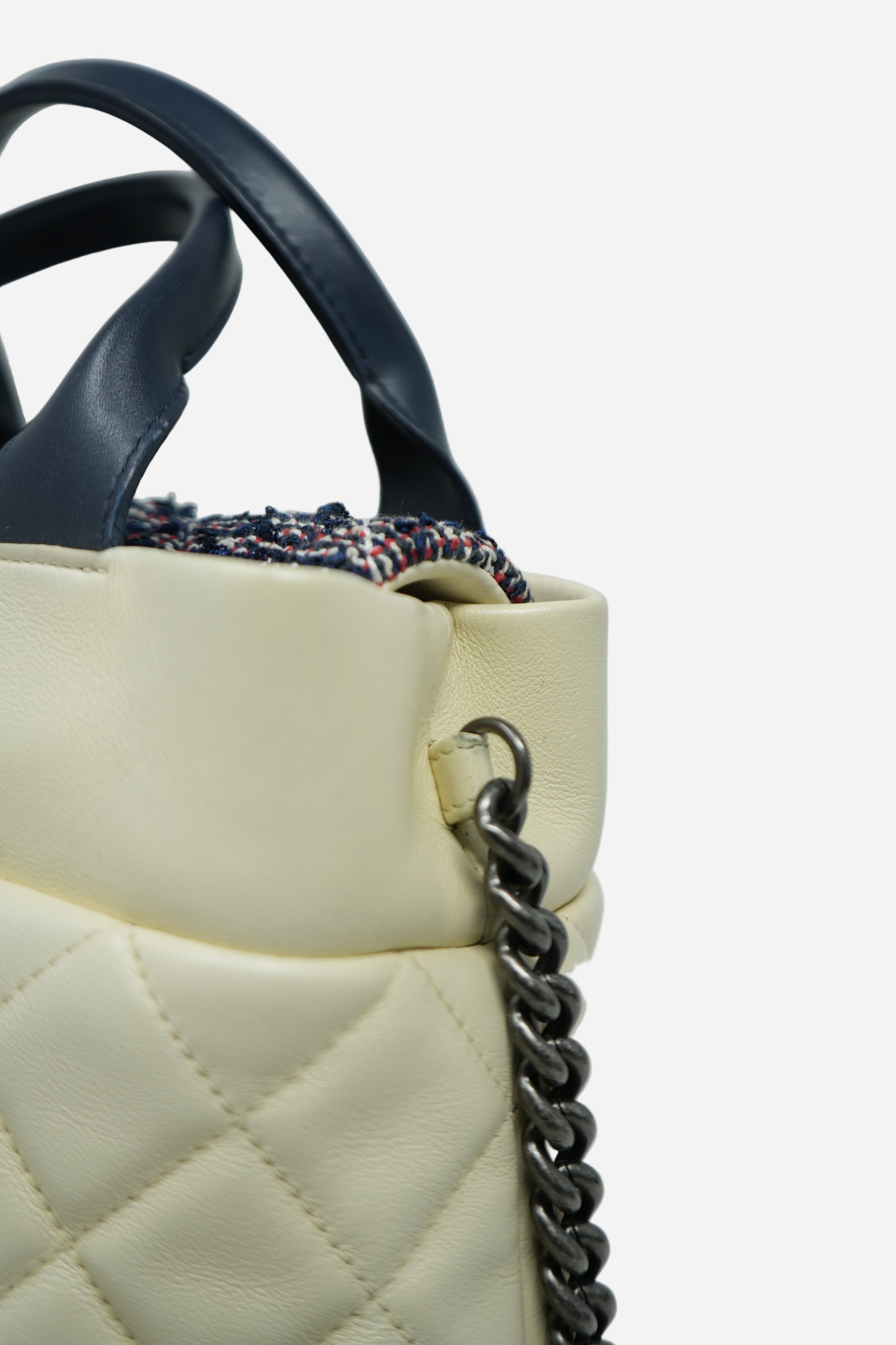 Pre-Owned Chanel 2016–2017 White Calfskin/Tweed Portobello Small Tote Bag