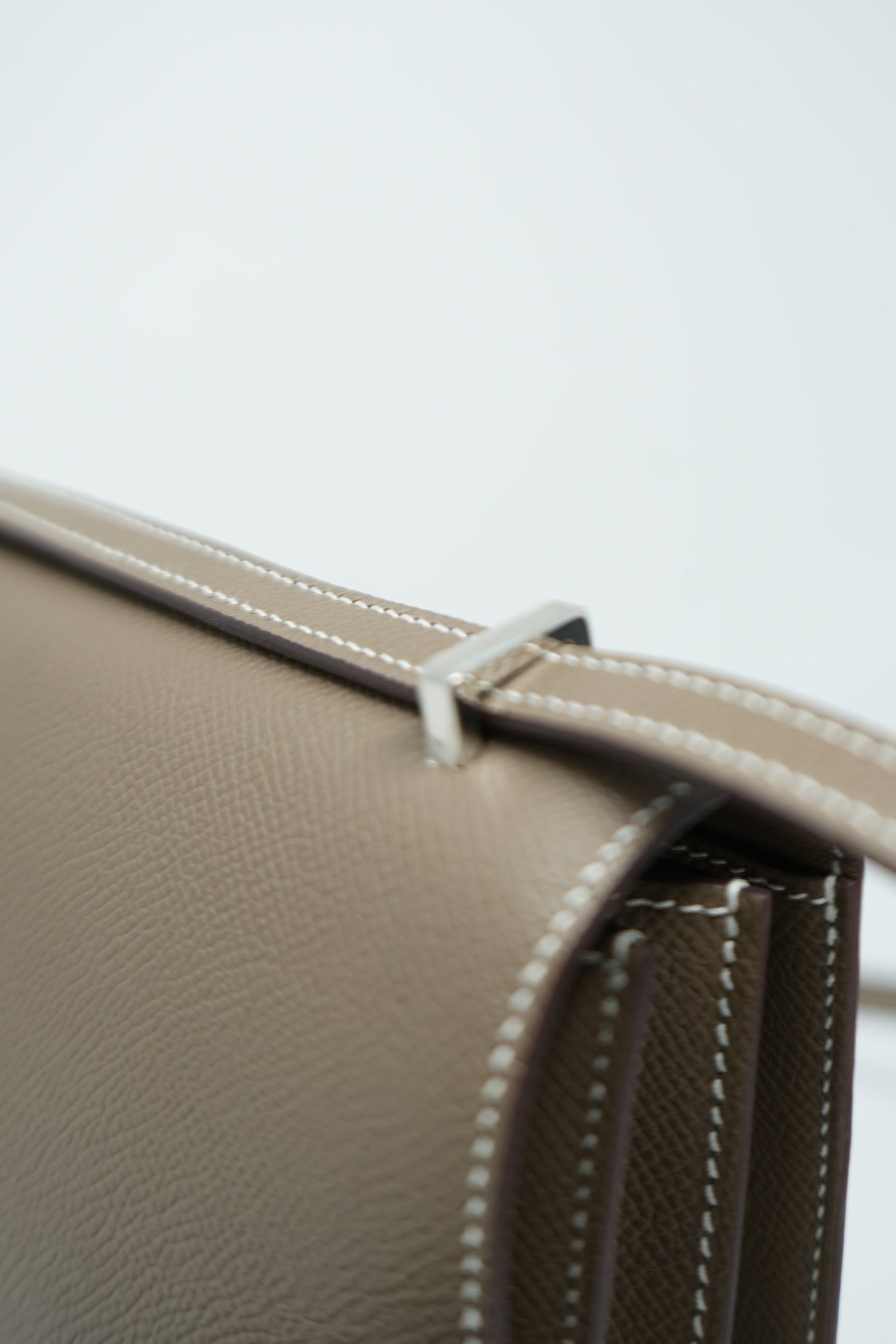 Hermès 2023 Etoupe Epsom Leather Constance 18 PHW