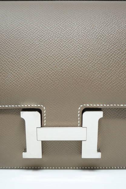 Hermès 2023 Etoupe Epsom Leather Constance 18 PHW