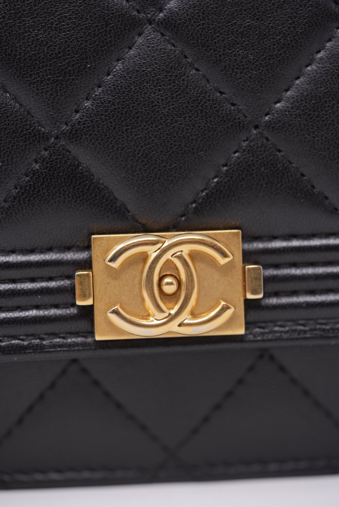 Pre-Owned CHANEL Lambskin Boy Wallet On Chain 2014-2015