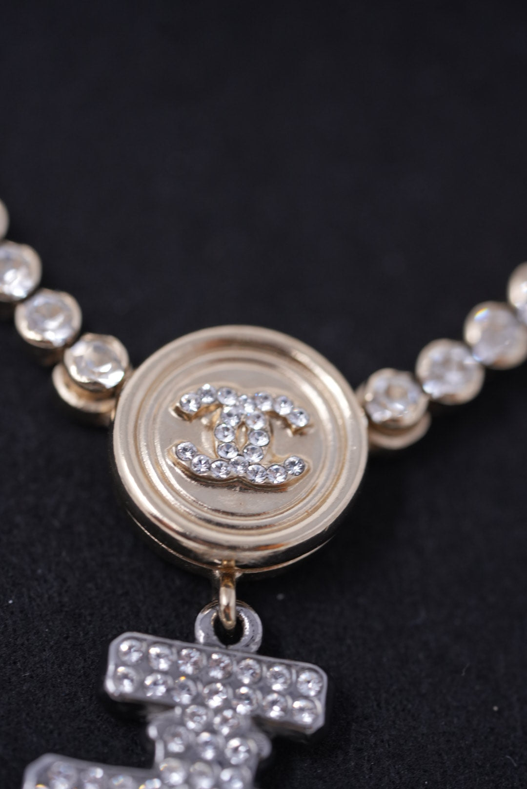 Pre-Owned CHANEL RHINESTONE PERFUME NECKLACE 2021