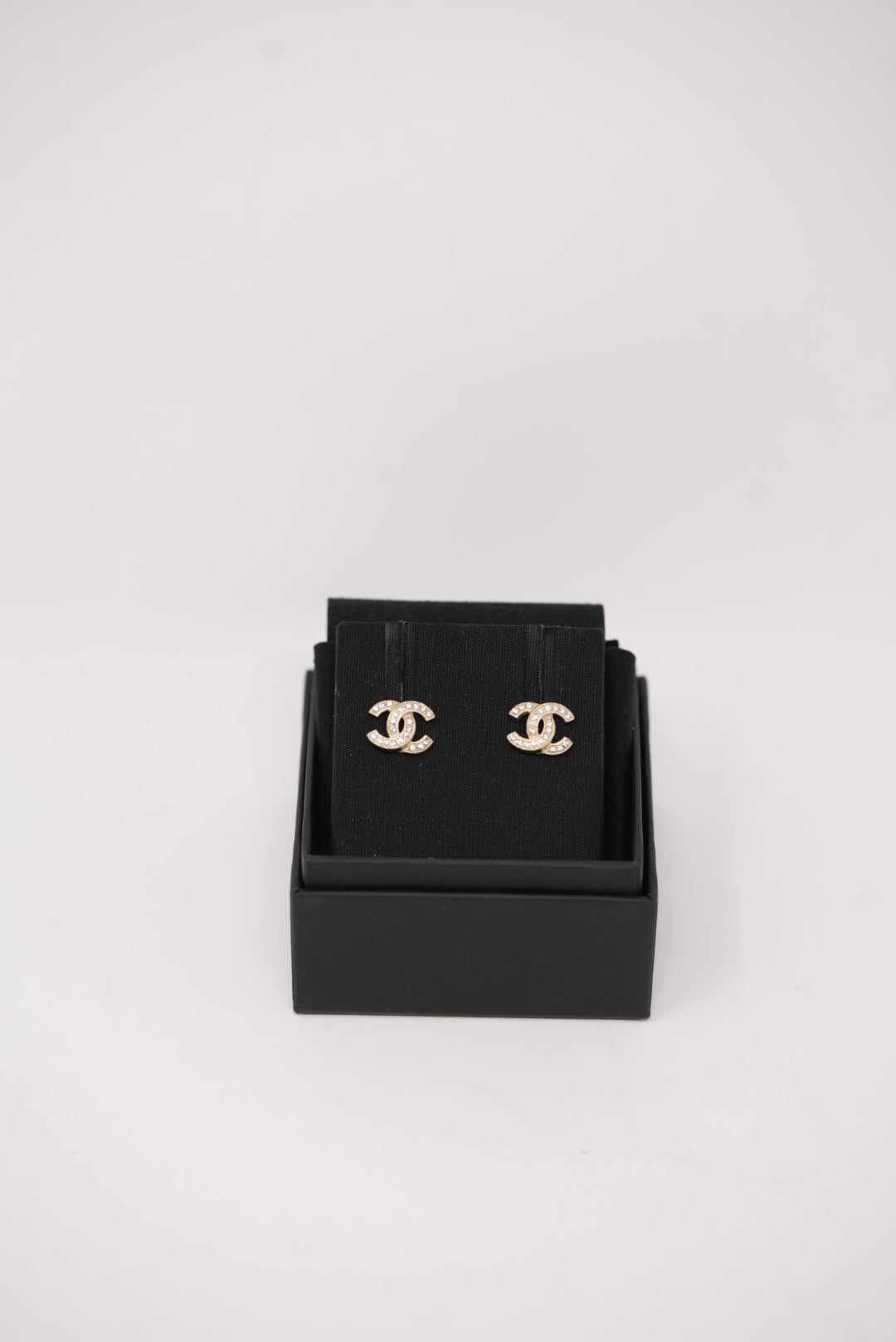 Pre-Owned Chanel CC Rhinestone Earrings 2022