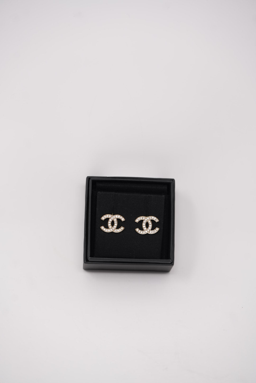 Pre-Owned Chanel CC Rhinestone Earrings 2021