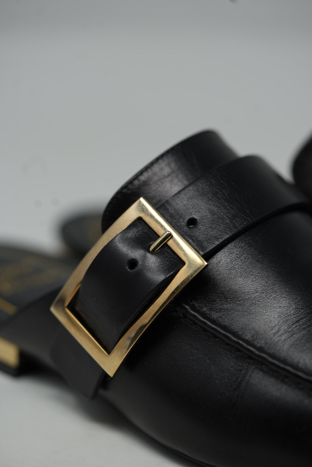 Roger Vivier Black Metal Buckle Slipper