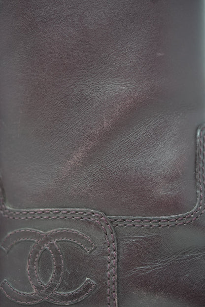 Pre-Owned Chanel Red Leather CC Logo Boots