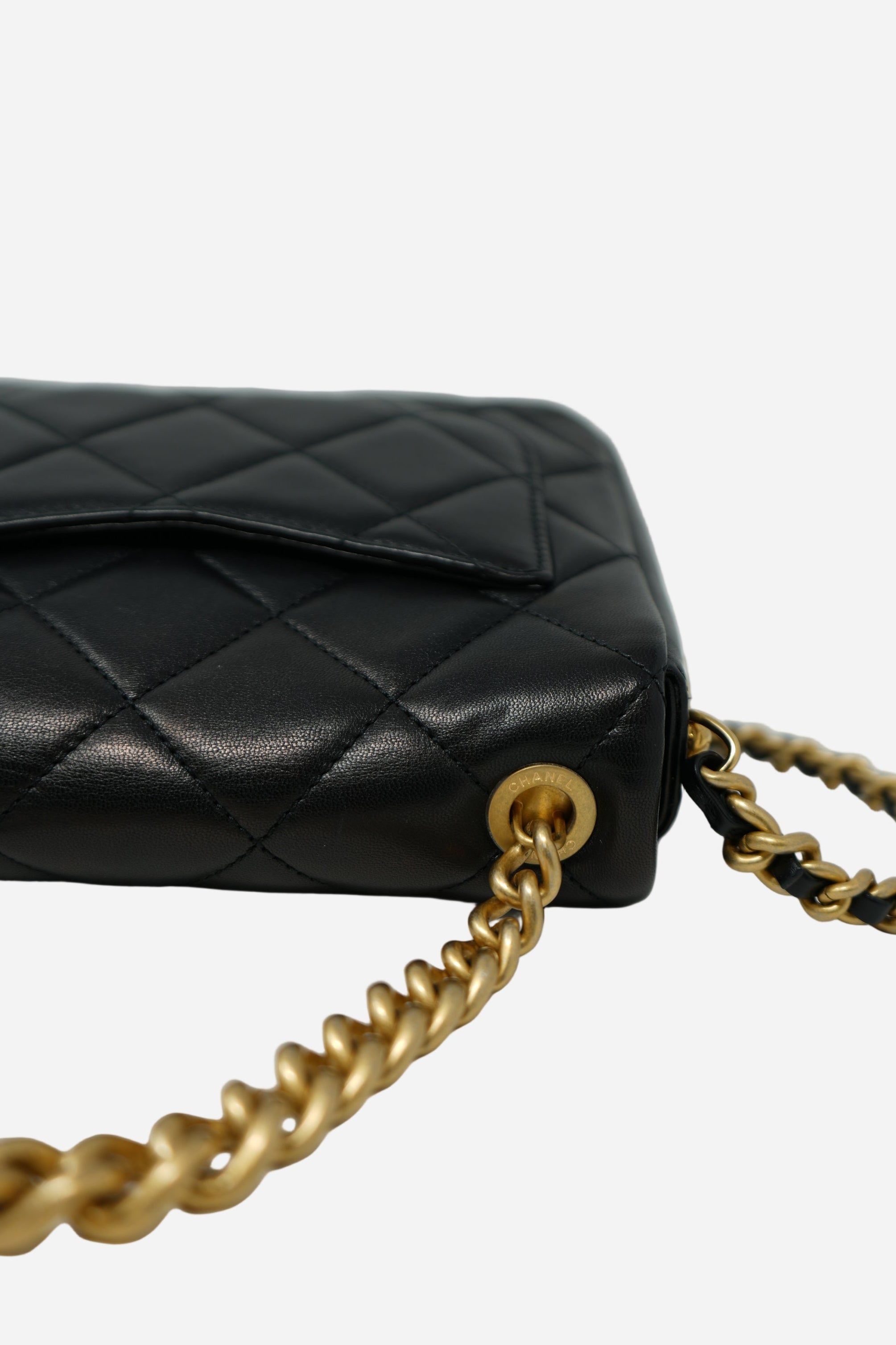 Pre-Owned Chanel Black Lambskin Chunky Chain Mini Flap Bag
