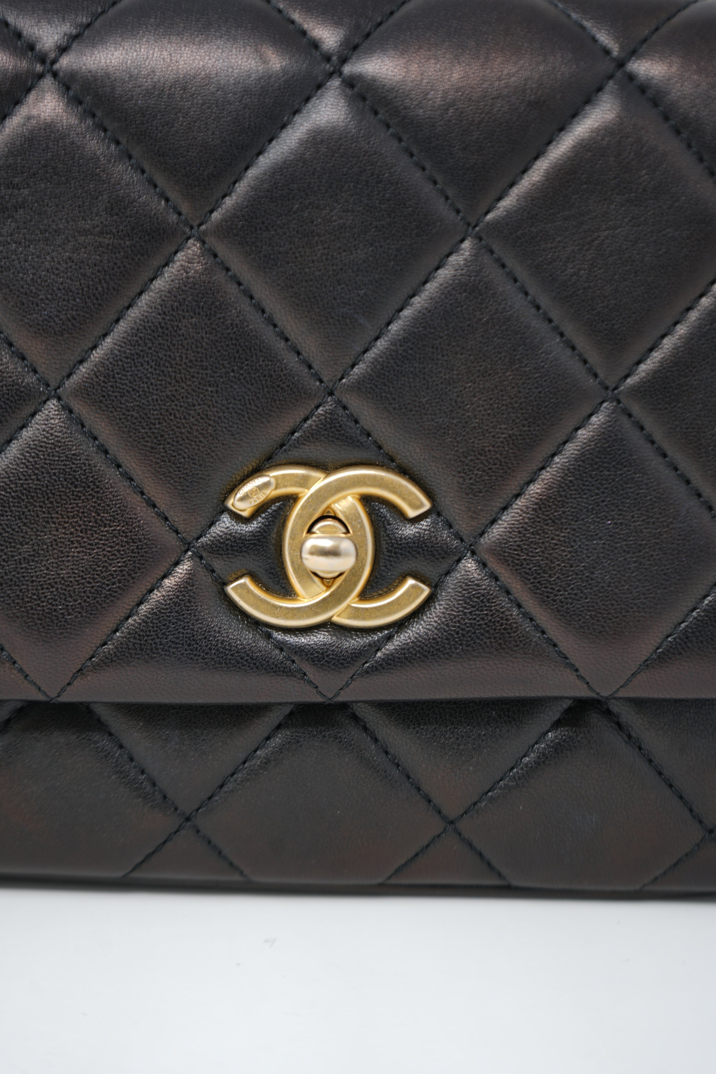 Pre-Owned Chanel Black Lambskin Chunky Chain Mini Flap Bag
