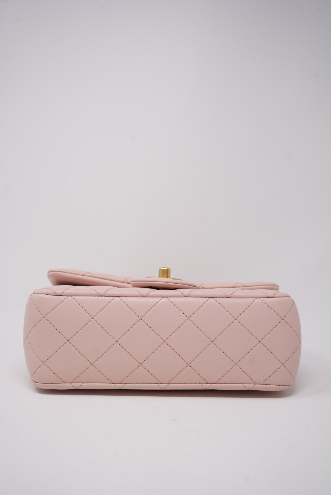 Pre-Owned Chanel Mini Flap Bag Pearl Crush 2023