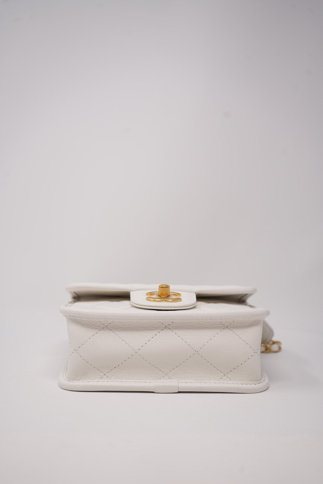 Pre-Owned Chanel 22K Flap with Top Handle Caviar
