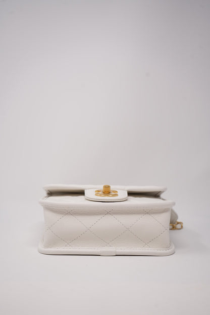 Pre-Owned Chanel 22K Flap with Top Handle Caviar