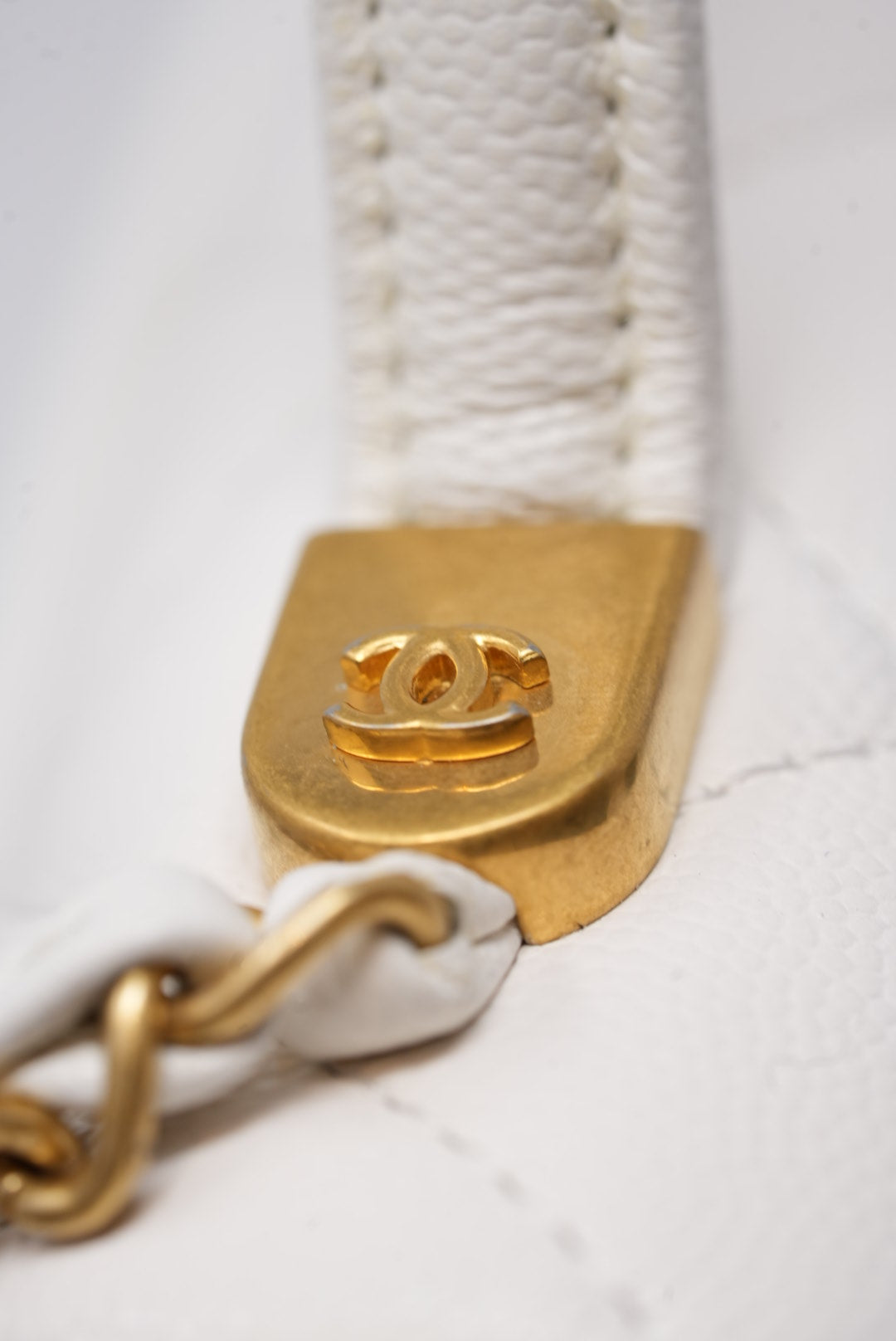 Pre-Owned Chanel 22K Flap with Top Handle Caviar