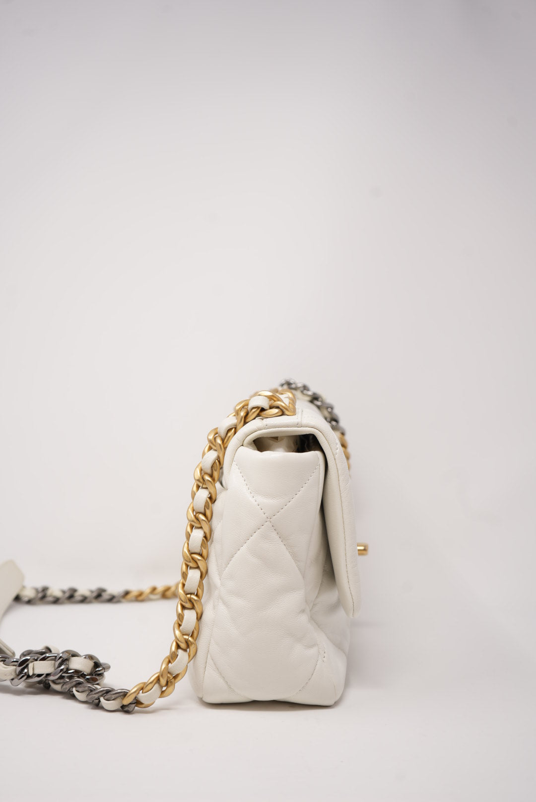 Pre-Owned Chanel 19 Flap Handbag