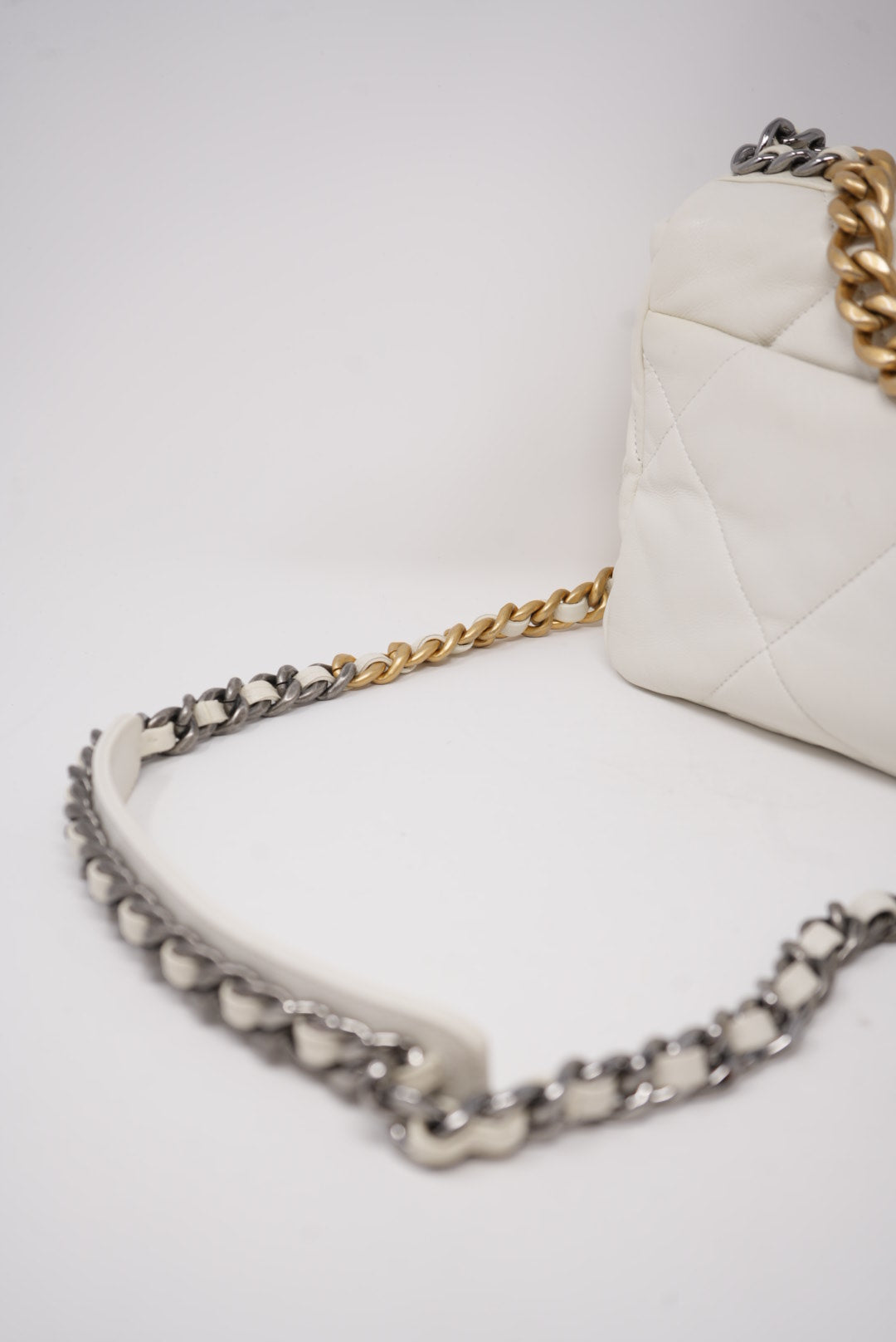 Pre-Owned Chanel 19 Flap Handbag