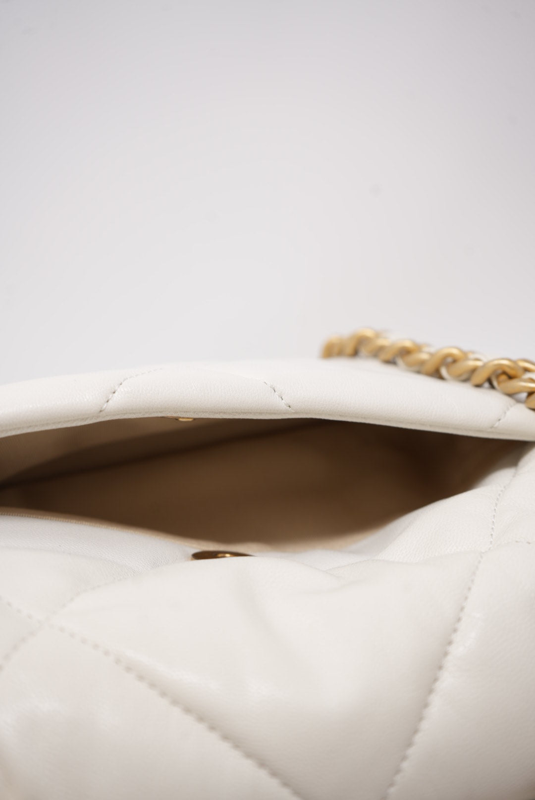 Pre-Owned Chanel 19 Flap Handbag