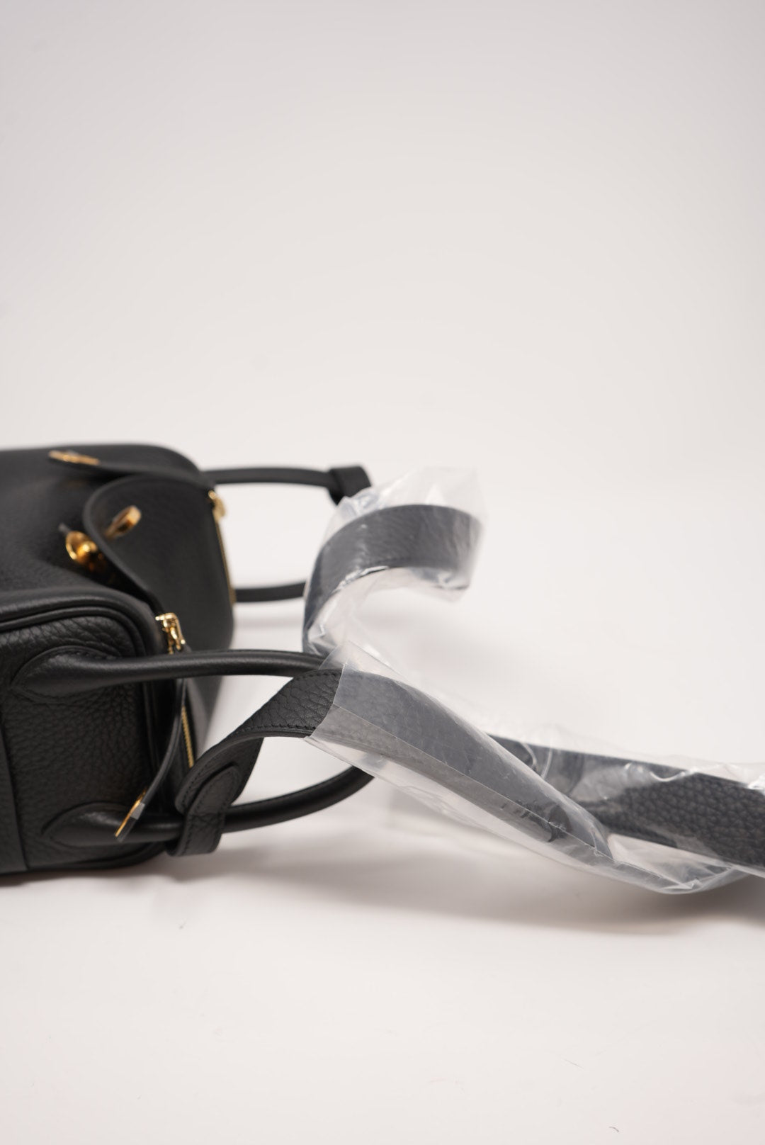 HERMES Taurillon Clemence Mini Lindy