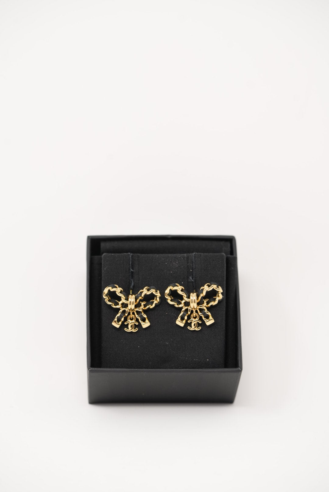 Pre-Owned Chanel 2022 CC Chain Bow Earrings