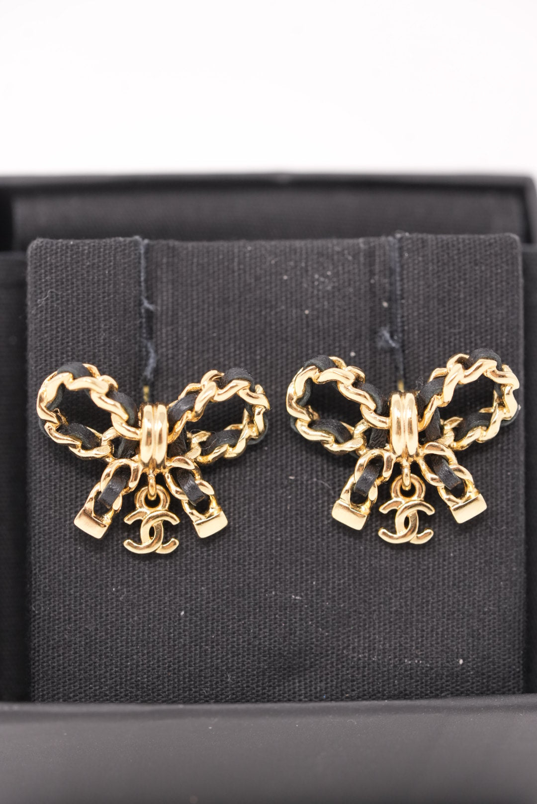 Pre-Owned Chanel 2022 CC Chain Bow Earrings