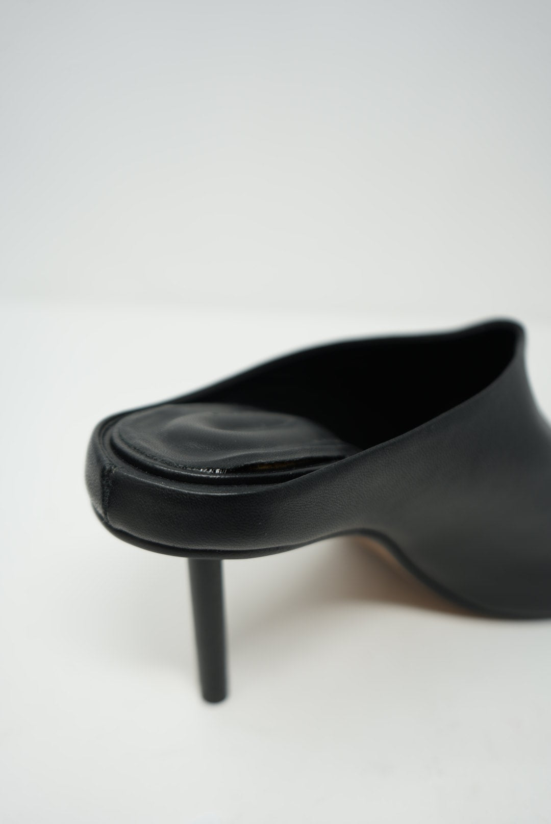 Jacquemus Black Leather Les Mules Nuvola