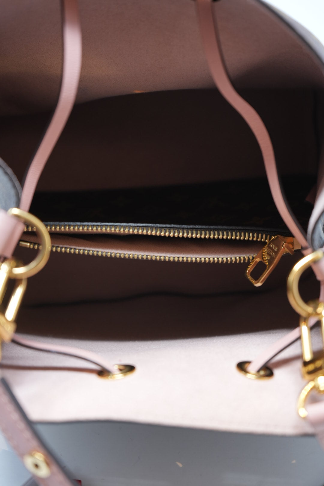 Louis Vuitton NeoNoe Handbag 2017