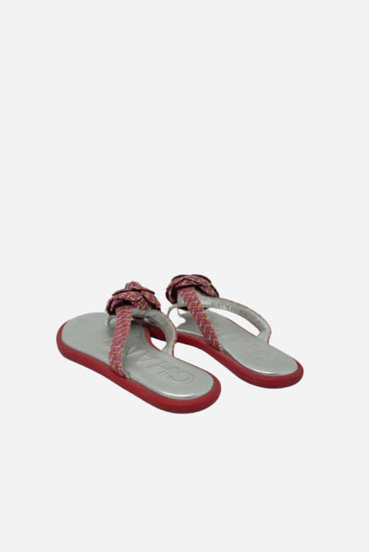 Pre-Owned Chanel Tweed Camellia Flip Sandals