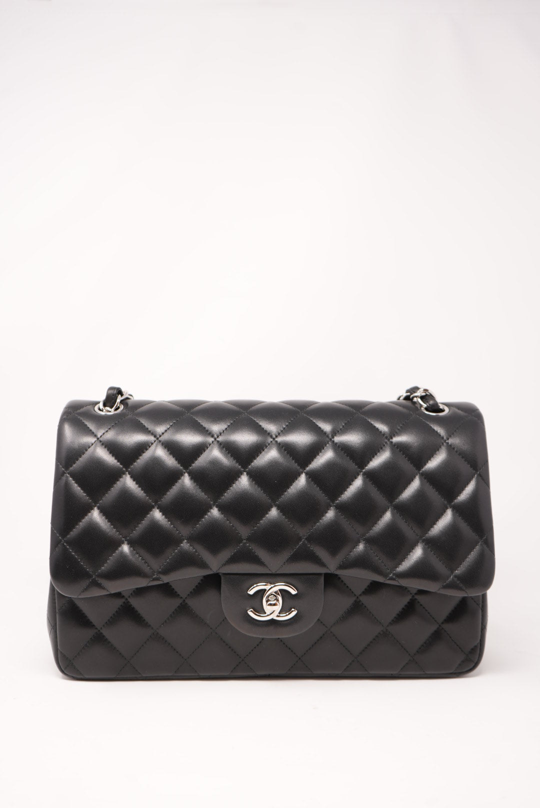 Pre-Owned CHANEL Lambskin Jumbo Double Flap Handbag（Retail $15,050.00)