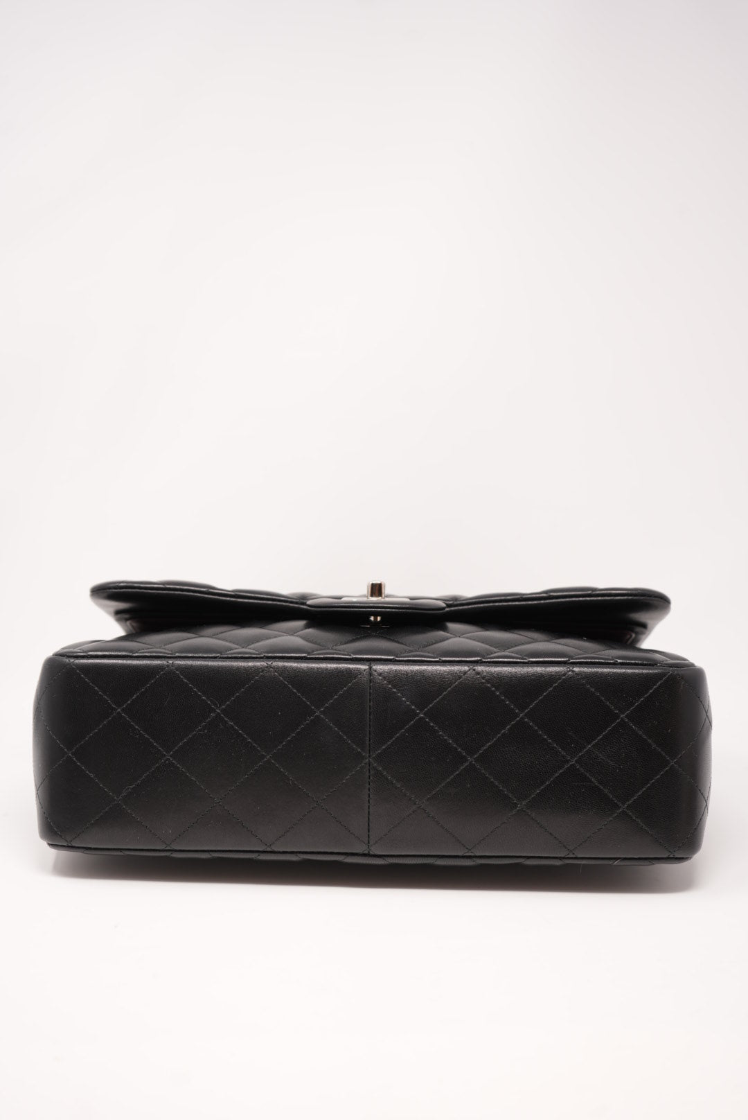 Pre-Owned CHANEL Lambskin Jumbo Double Flap Handbag（Retail $15,050.00)