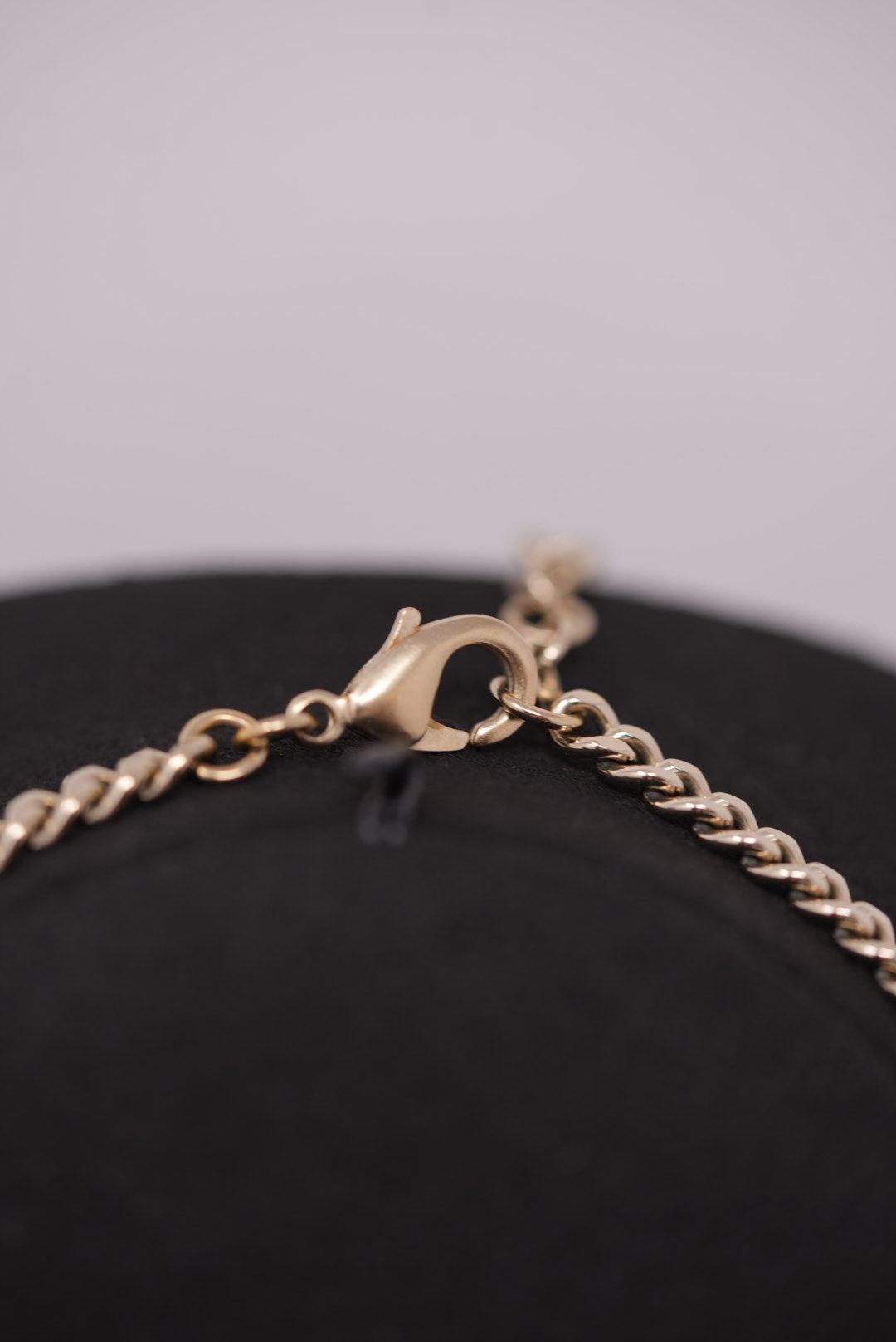 Pre-Owned Chanel Button CC Rhinestone Necklace