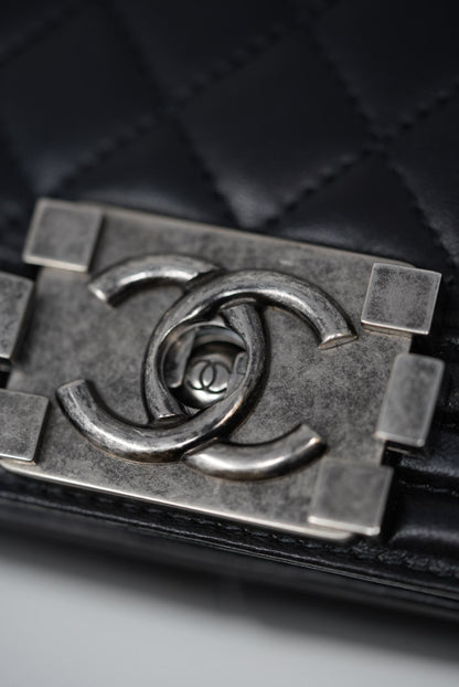 Pre-Owned Chanel LARGE BOY HANDBAG Black