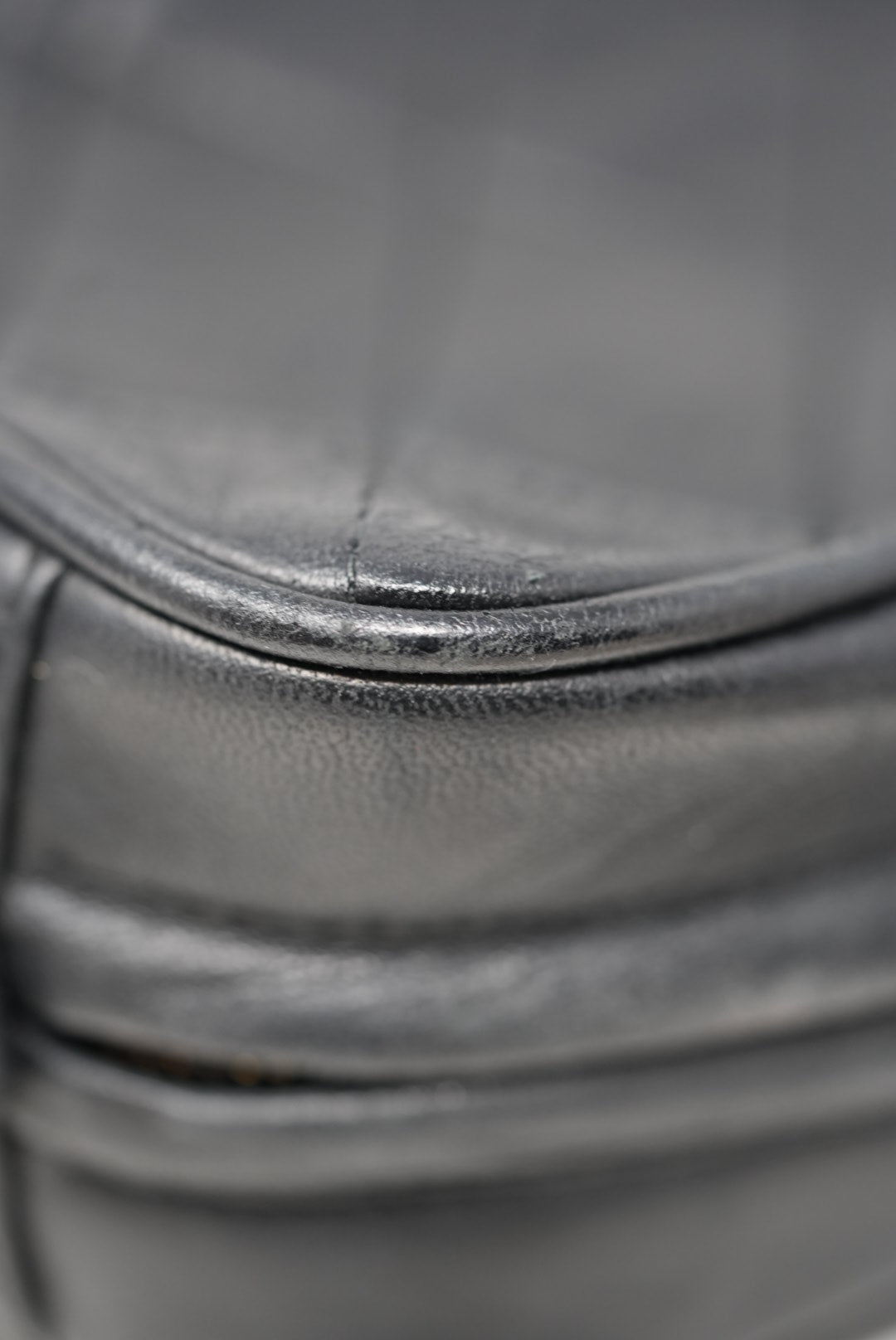 Pre-Owned Chanel Black Lambskin Camera Bag