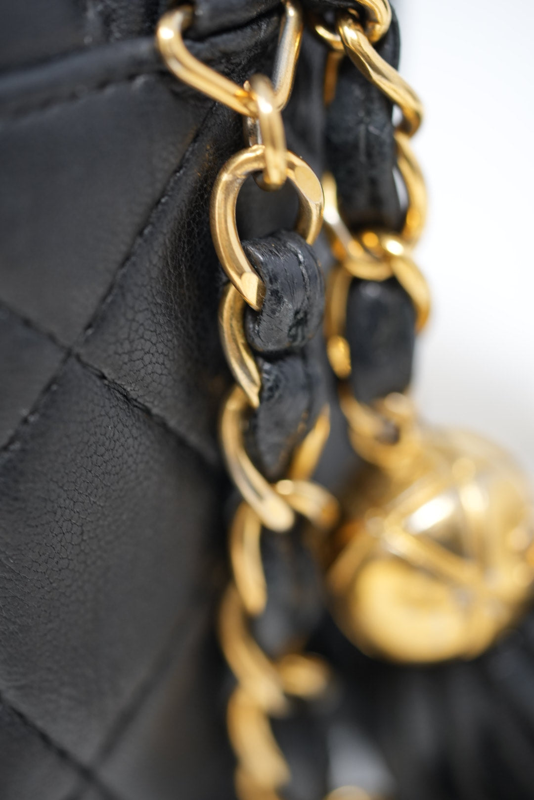 Pre-Owned Chanel Black Lambskin Camera Bag