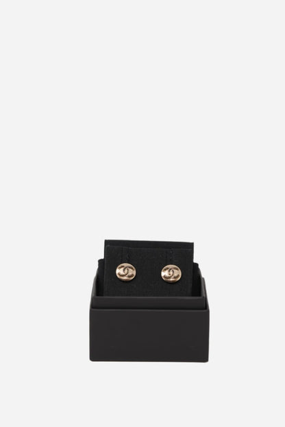 Pre-Owned Chanel Round CC Earrings 2018
