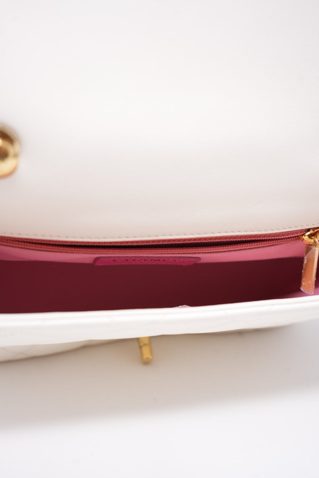 Pre-Owned Chanel SMALL FLAP BAG WITH TOP HANDLE White