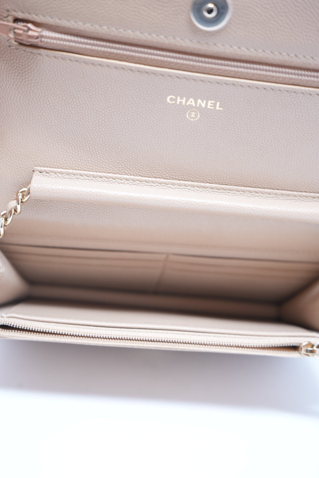 Pre-Owned Chanel Caviar Wallet On Chain Beige