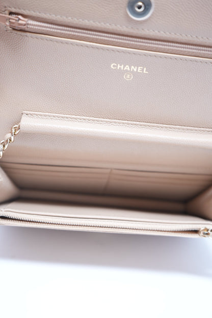 Pre-Owned Chanel Caviar Wallet On Chain Beige