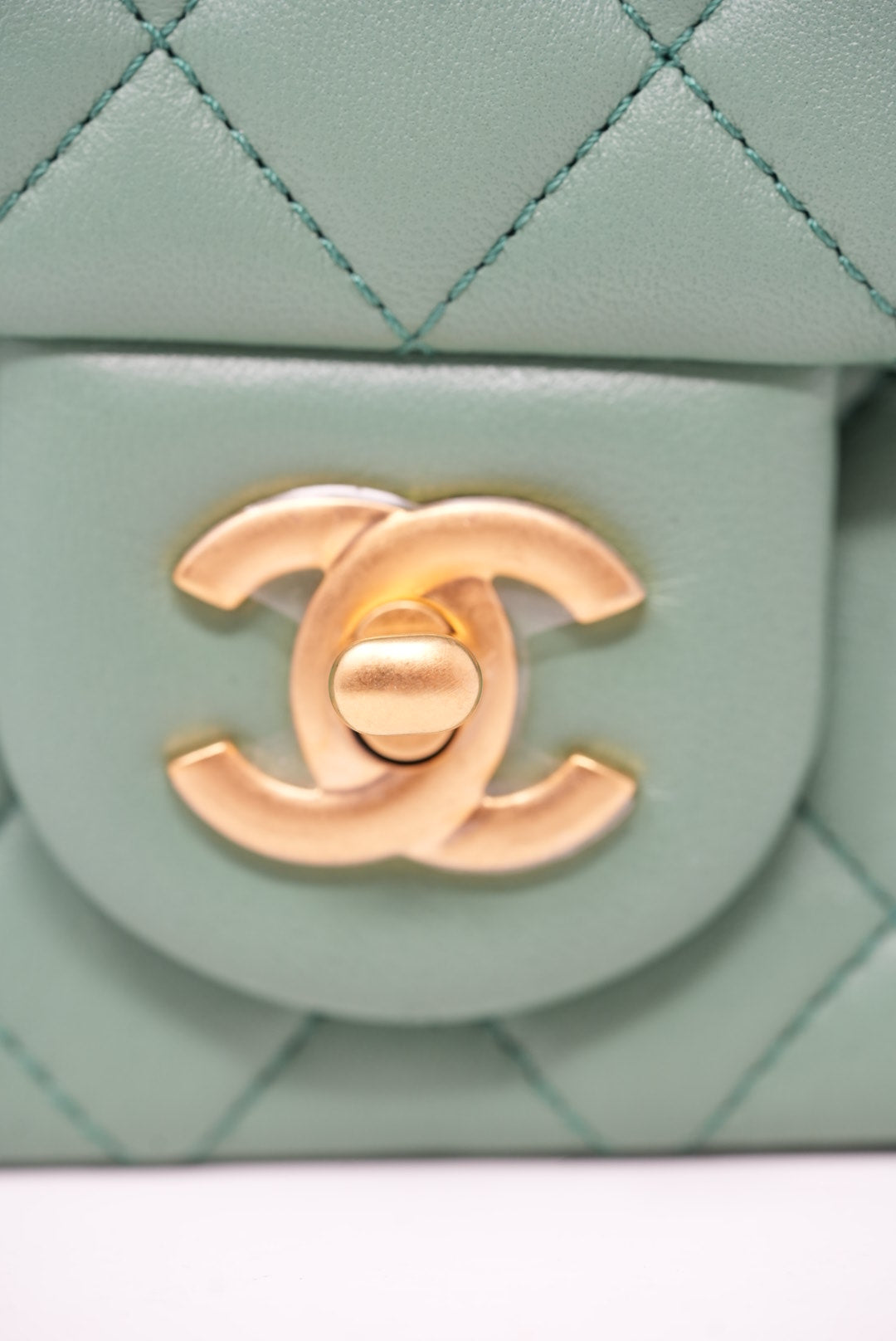 Pre-Owned CHANEL Lambskin Mini Pearl Crush Flap