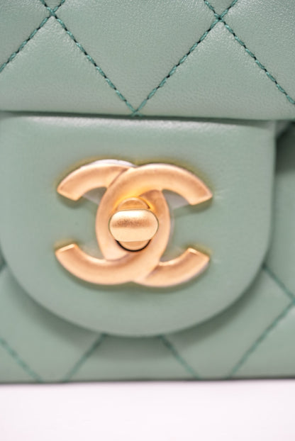 Pre-Owned CHANEL Lambskin Mini Pearl Crush Flap