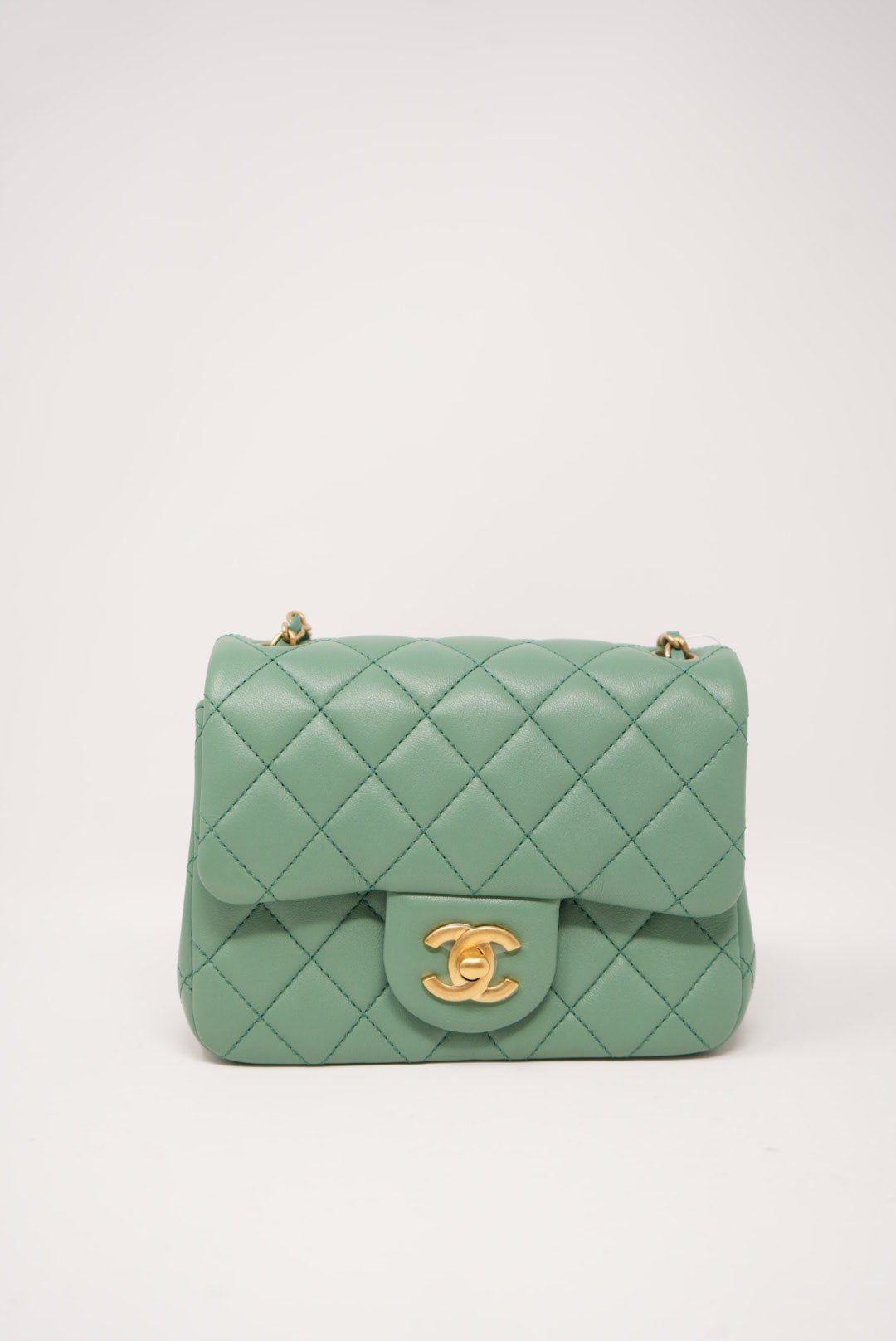 Pre-Owned CHANEL Lambskin Mini Pearl Crush Flap