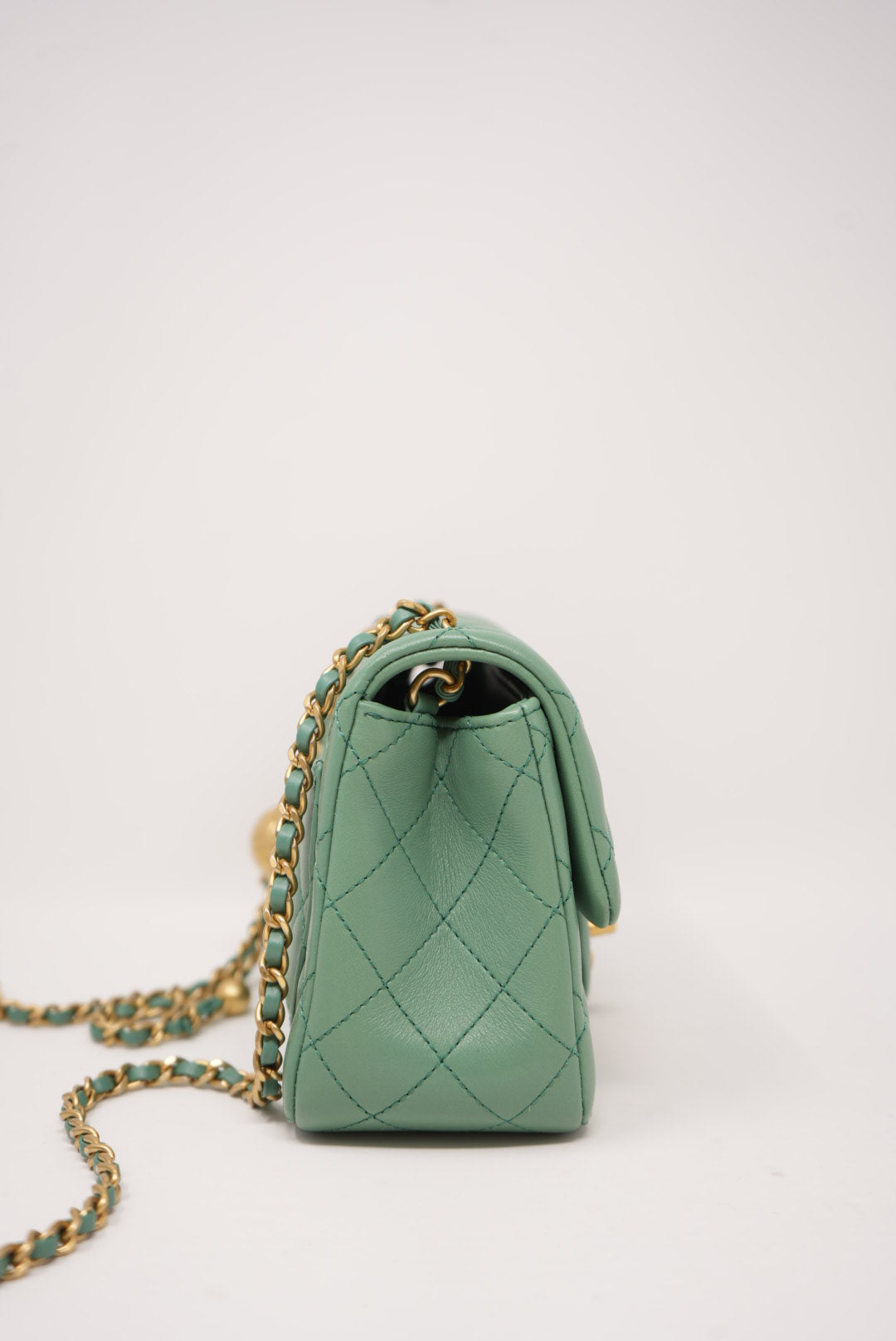 Pre-Owned CHANEL Lambskin Mini Pearl Crush Flap