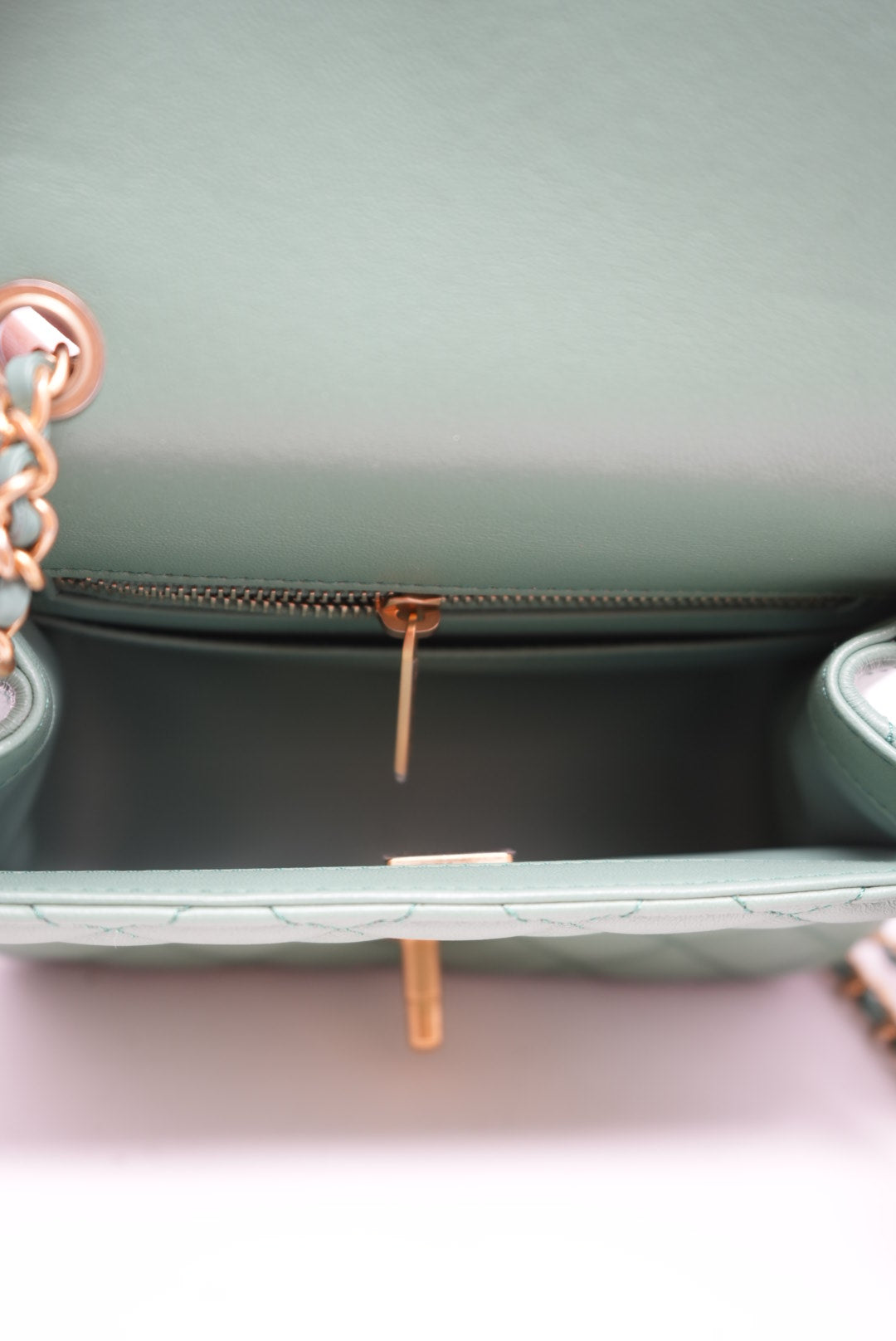 Pre-Owned CHANEL Lambskin Mini Pearl Crush Flap