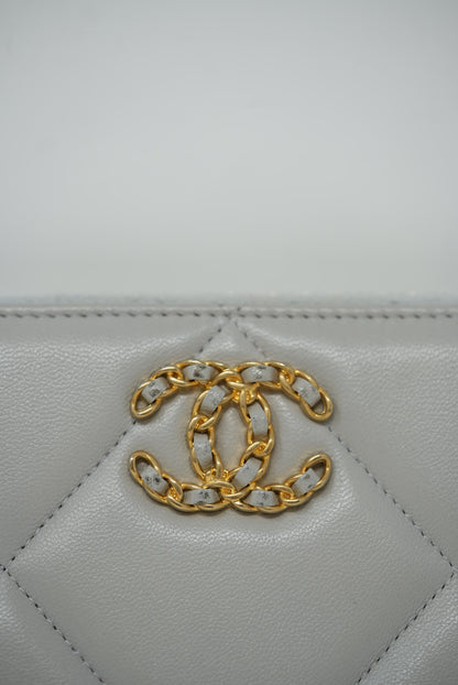 Pre-Owned Chanel 19 Lambskin Zipped Medium Wallet 2021