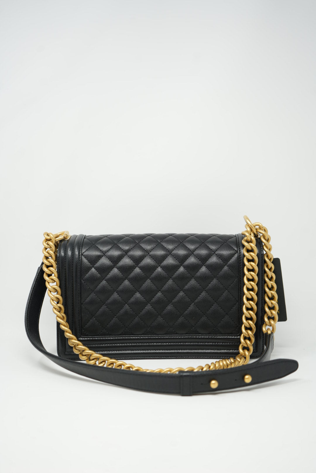Pre-Owned CHANEL BOY HANDBAG MEDIUM CAVIAR Black