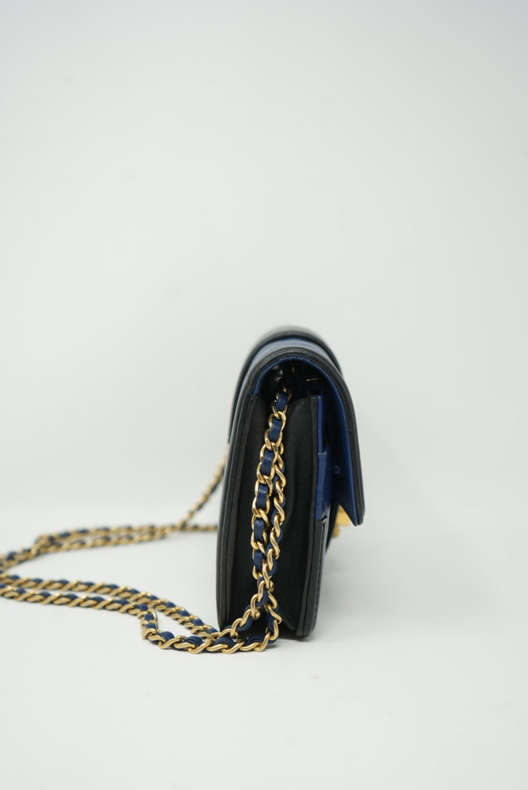 Pre-Owned Chanel Calfskin Wallet On Chain 2016