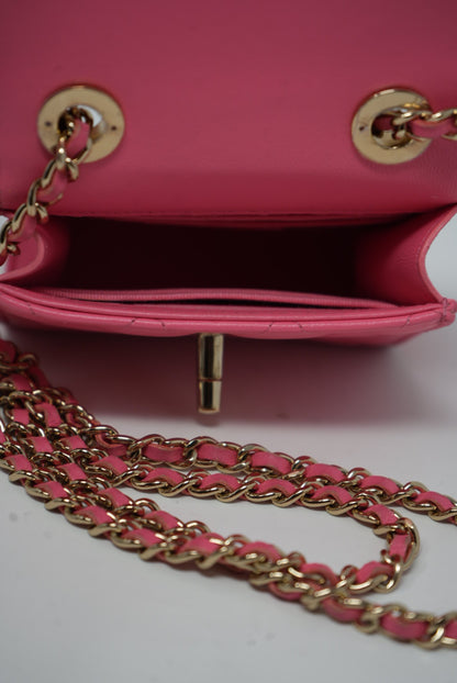 Pre-Owned Chanel Trendy CC Mini Wallet On Chain 2022