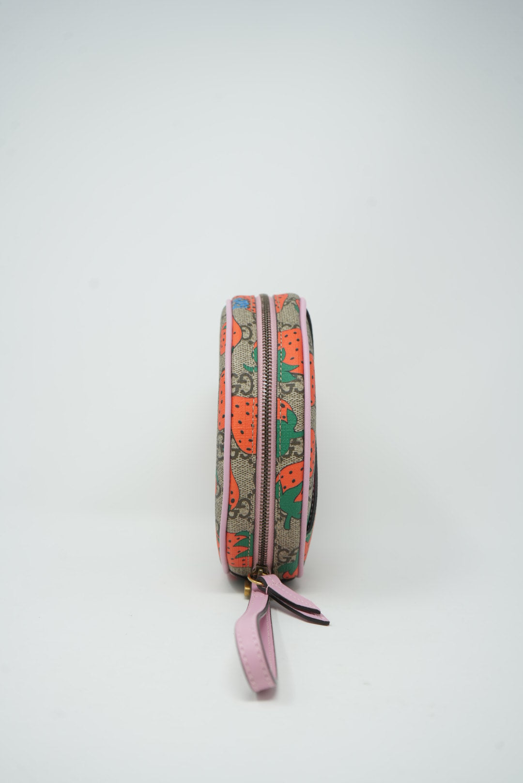 GUCCI GG Supreme Strawberry Pouch