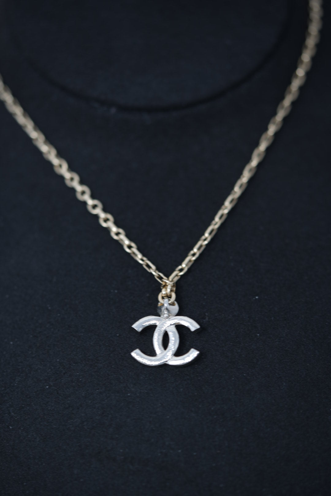 Pre-owned Chanel CC Rhinestone Necklace 2023