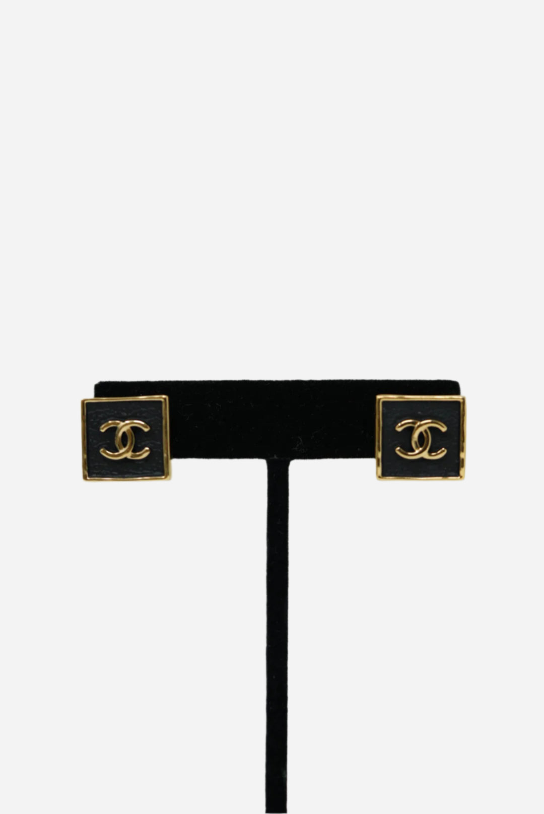 Pre-Owned Chanel 23S Square Black Earrings 2023