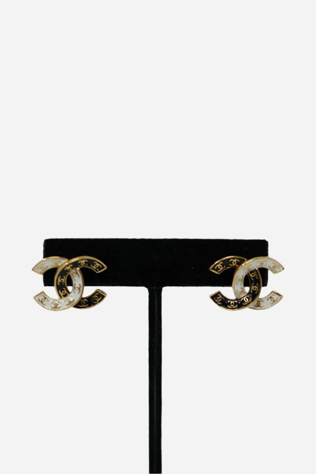 Pre-Owned Chanel 24P CC Enamel Earrings 2024