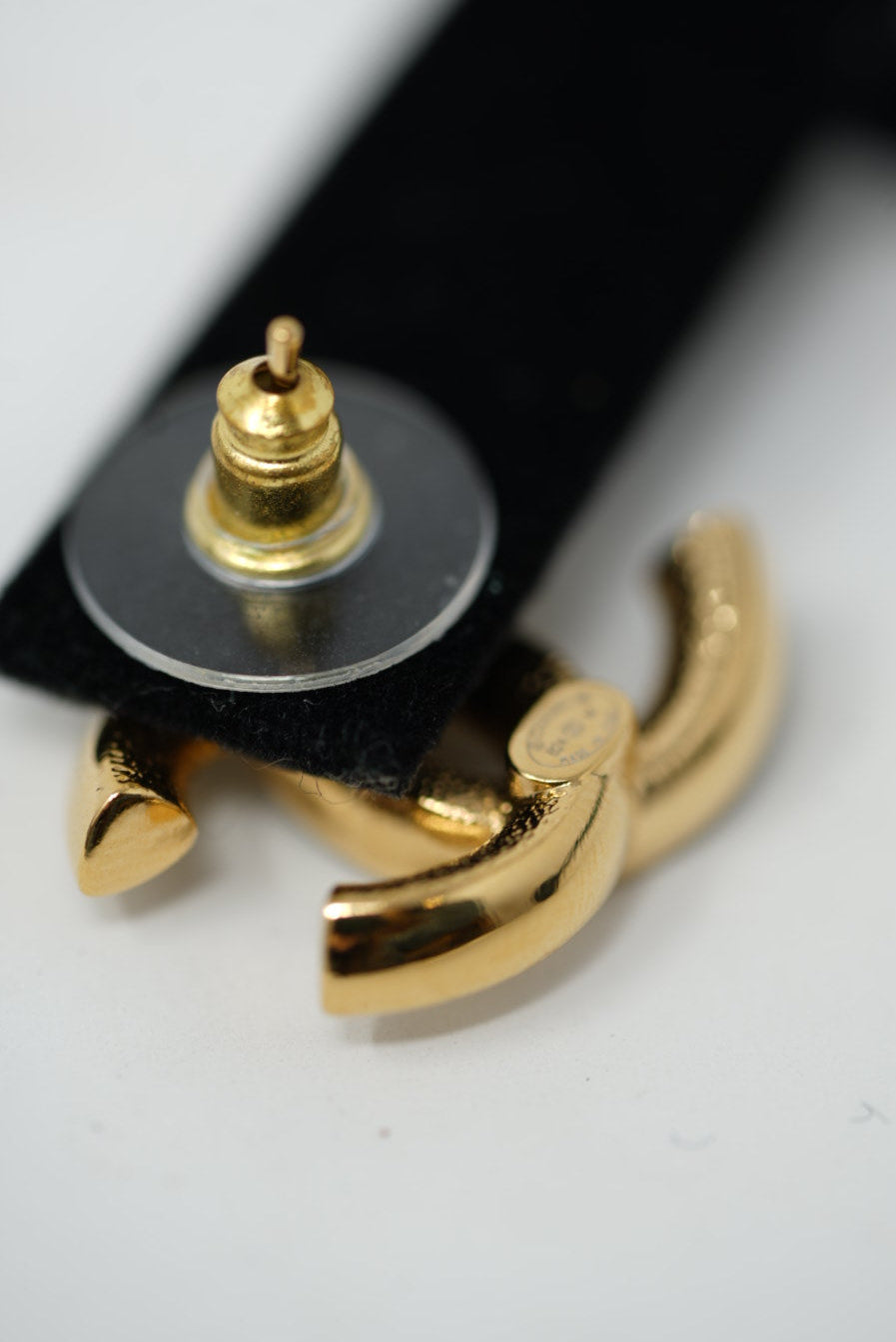 Pre-Owned Chanel 24P CC Enamel Earrings