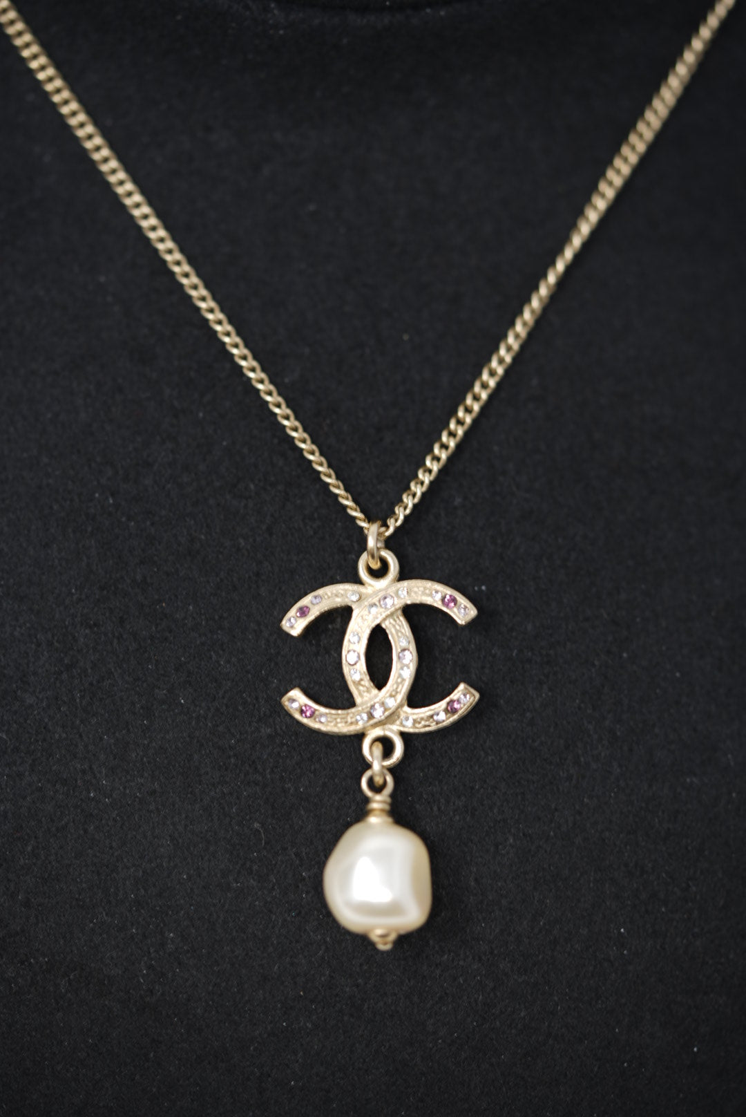 Pre-Owned Chanel Mental Resin Star CC Necklace Silver Gold