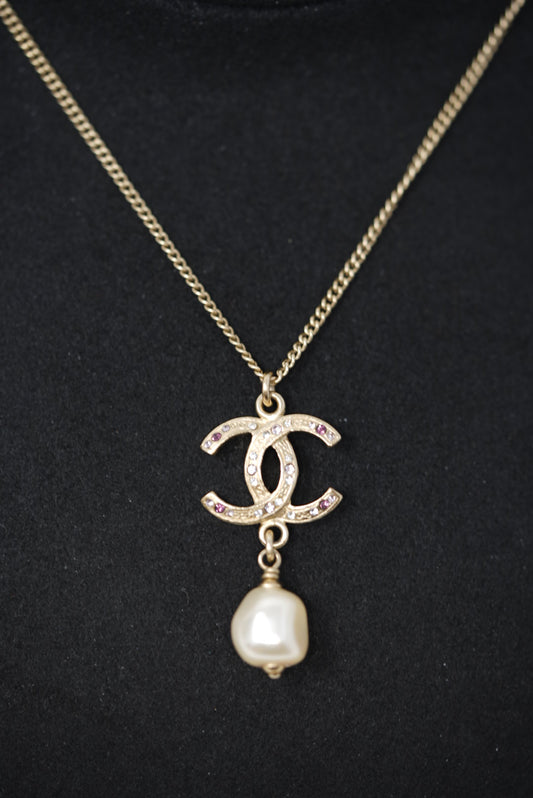 Pre-Owned Chanel Mental Resin Star CC Necklace